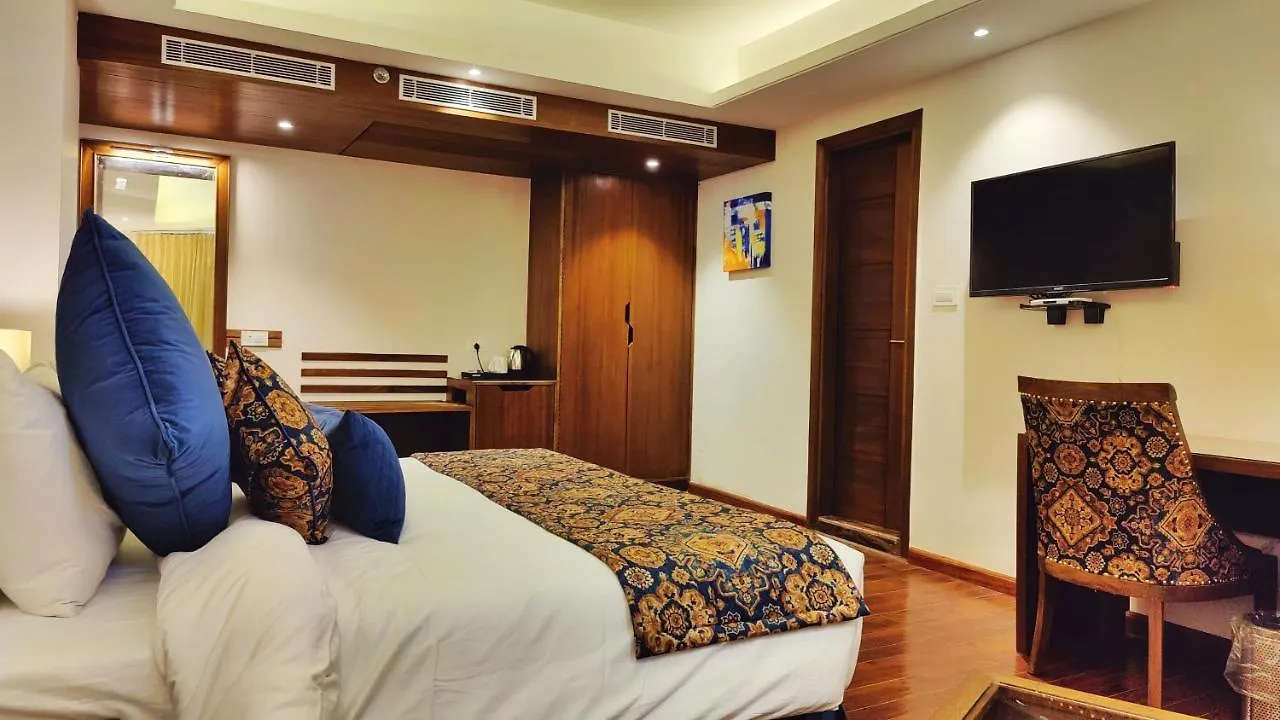 Royale Retreat Hotel & Spa Near Mall Road Shimla